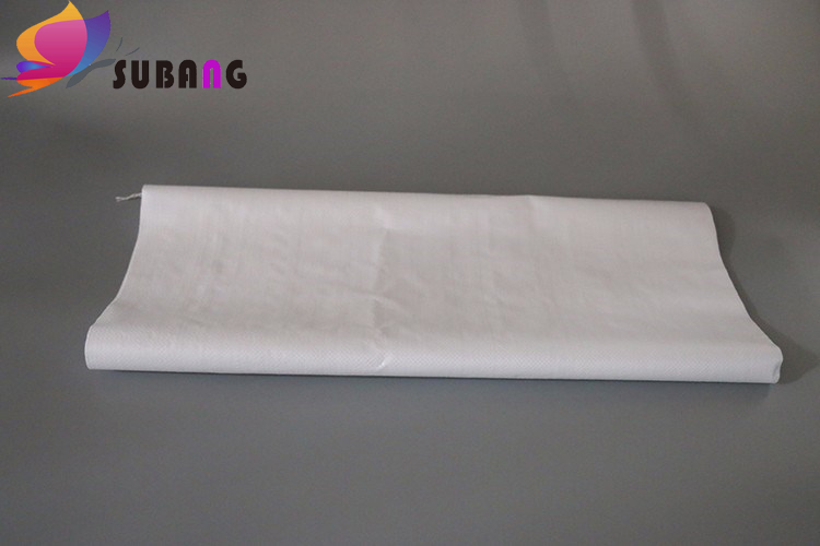 再生料编织袋像新料一样，原来是添加了荧光增白剂